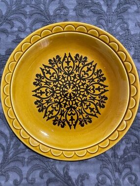 MCM Coventry Castilian 10" Dinner Plates Made In USA Homer Laughlin Granada Gold
